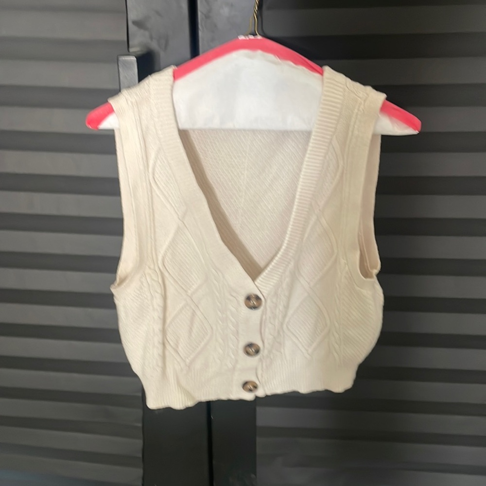 Mi Ami sweater vest, size large, light cream